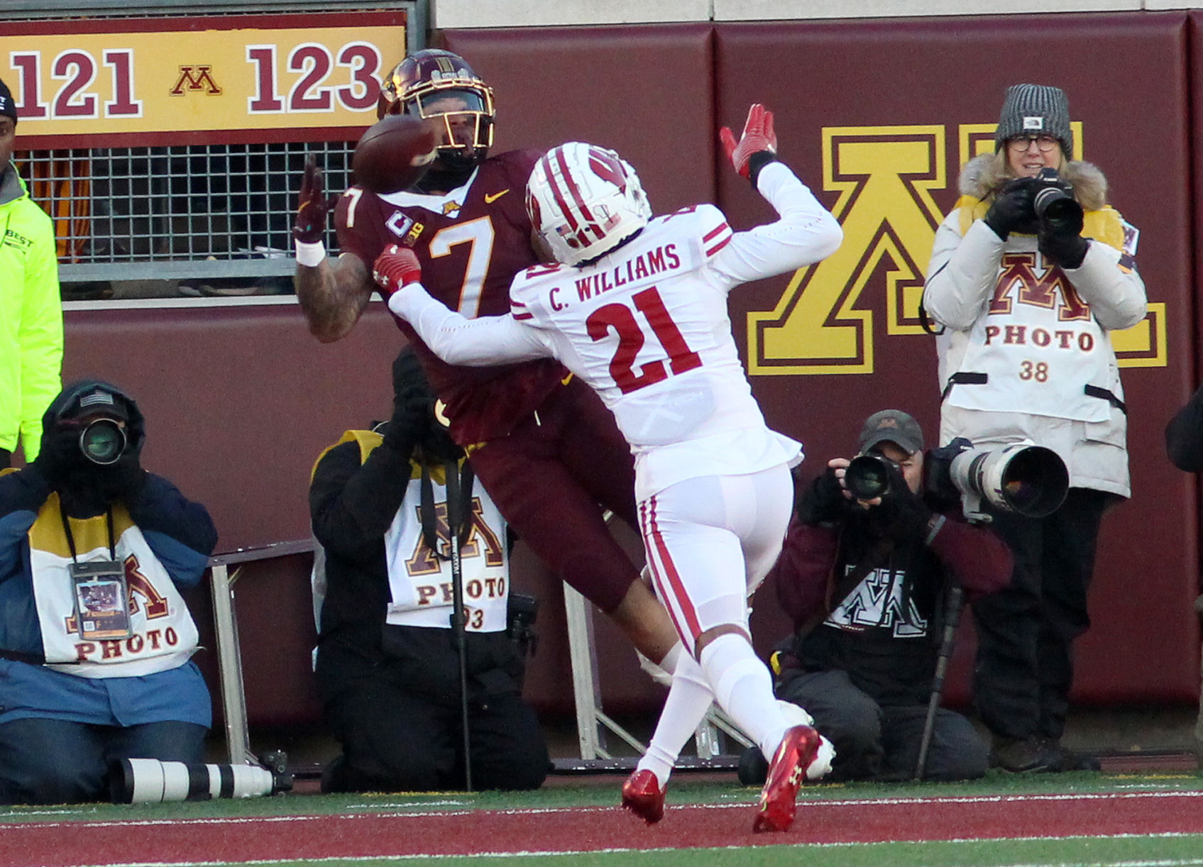 Wisconsin football at Minnesota 11-27-21